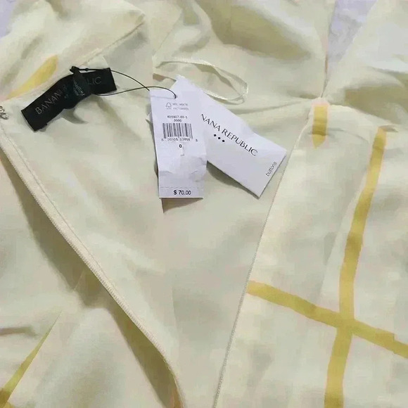 BANANA REPUBLIC PLEATED HALTER TOP - Picture 8 of 8